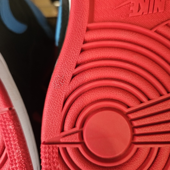 Air Jordan 1 Retro High NC to CHI Women's 7W flaw on midsole - Picture 9 of 12